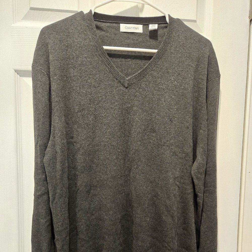 Calvin Klein V neck sweater Men's Large